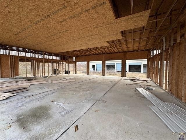 3201 Bates Rd, Topeka, KS à vendre - Photo de l’immeuble – Image 3 sur 14