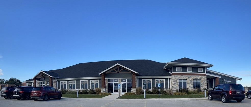 W248N5233 Executive Dr, Sussex, WI à louer - Photo de l’immeuble – Image 2 sur 5