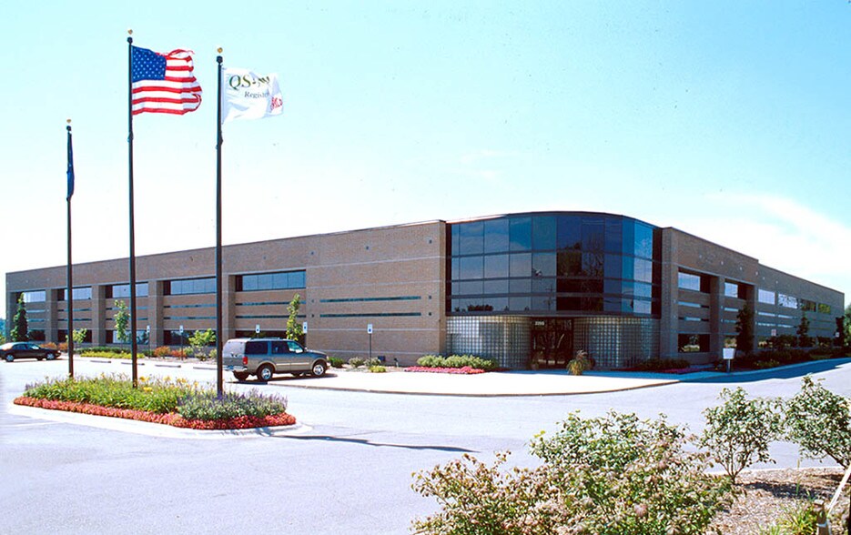 3255 W Hamlin Rd, Rochester Hills, MI à vendre - Photo de l’immeuble – Image 2 sur 6