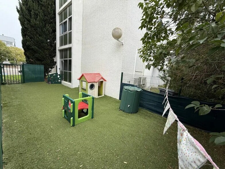 210 Rue Frédéric Joliot Curie, Aix-en-Provence à vendre - Photo de l’immeuble – Image 2 sur 4