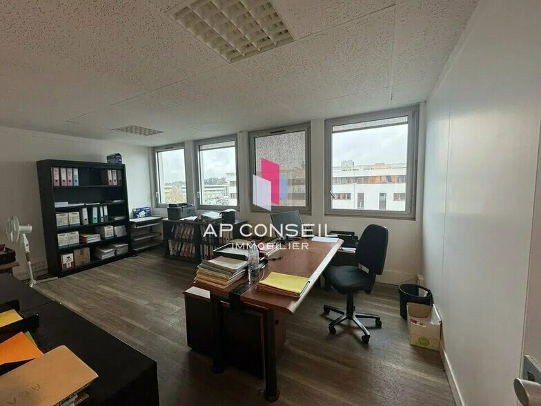 Bureau dans Le Chesnay-Rocquencourt à louer - Photo de l’immeuble – Image 3 sur 6