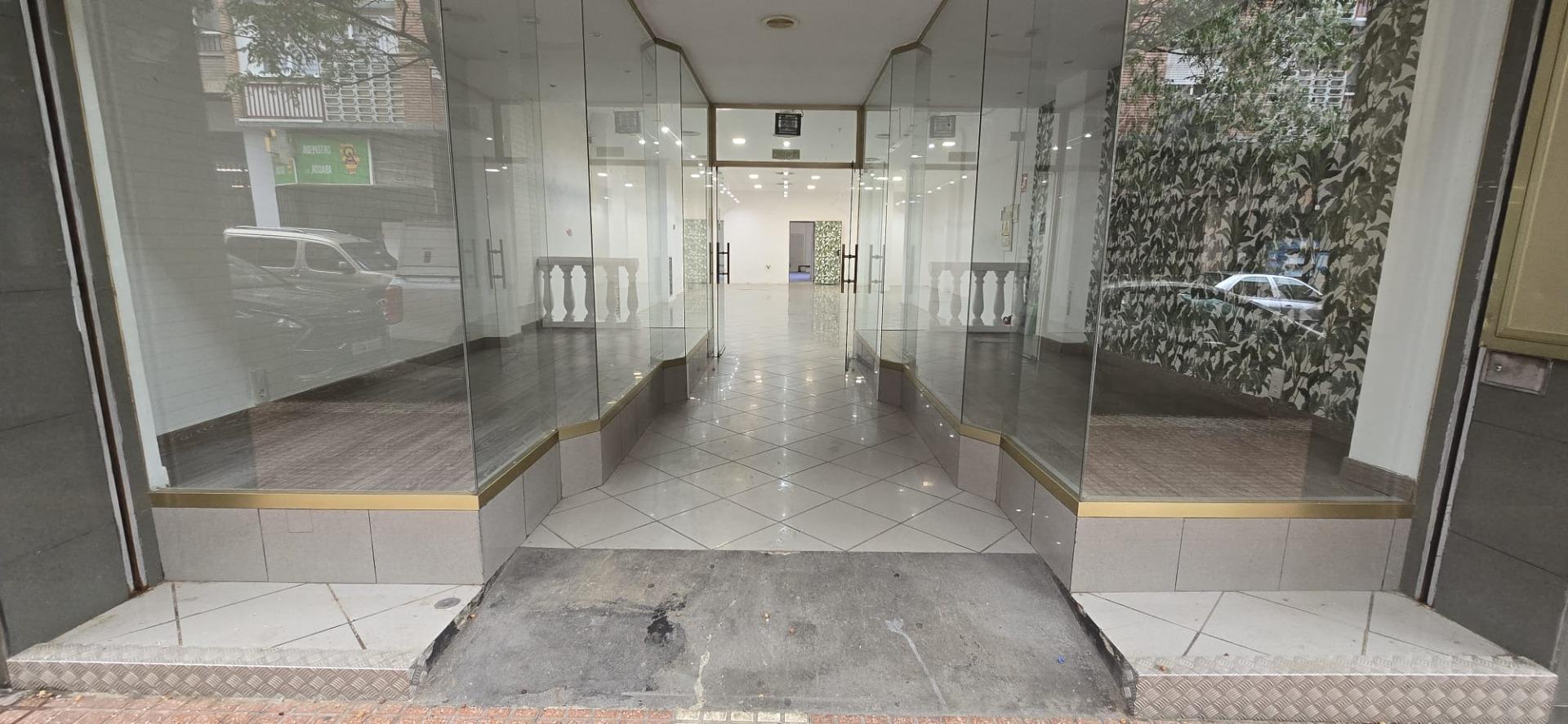 Local commercial dans Zaragoza à louer Hall d’entrée– Image 1 sur 12
