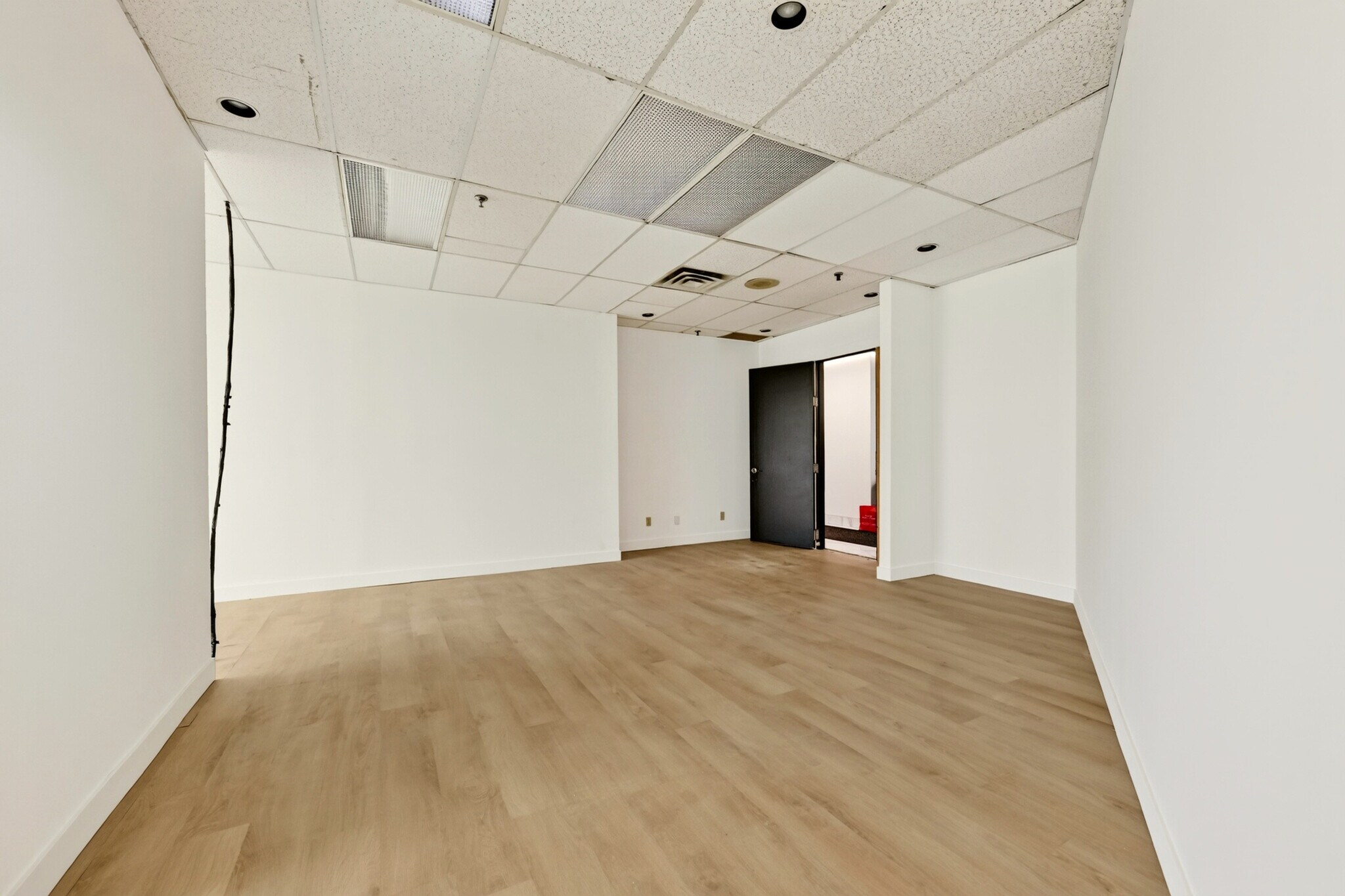 12905 Rue Sherbrooke E, Montréal, QC à louer Photo intérieure– Image 1 sur 6