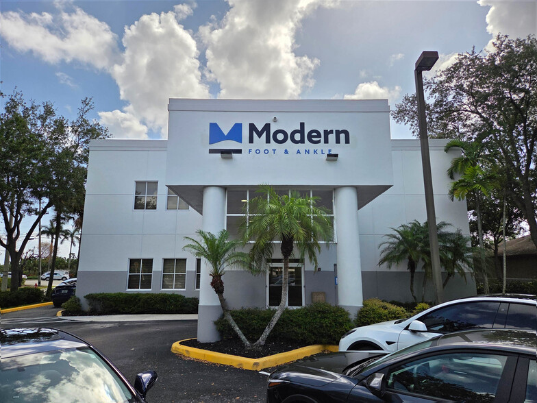 4889 S Congress Ave, Lake Worth, FL à vendre - Photo de l’immeuble – Image 2 sur 13