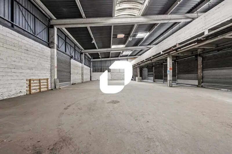 Local d’activités dans Aulnay-sous-Bois à louer - Photo de l’immeuble – Image 1 sur 26