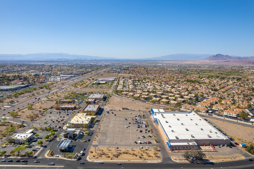 732-748 S Racetrack Rd, Henderson, NV à vendre - Photo de l’immeuble – Image 3 sur 5