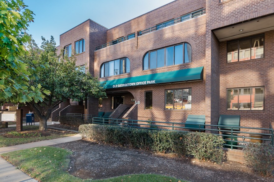7960-7990 Old Georgetown Rd, Bethesda, MD à vendre - Photo de l’immeuble – Image 2 sur 22