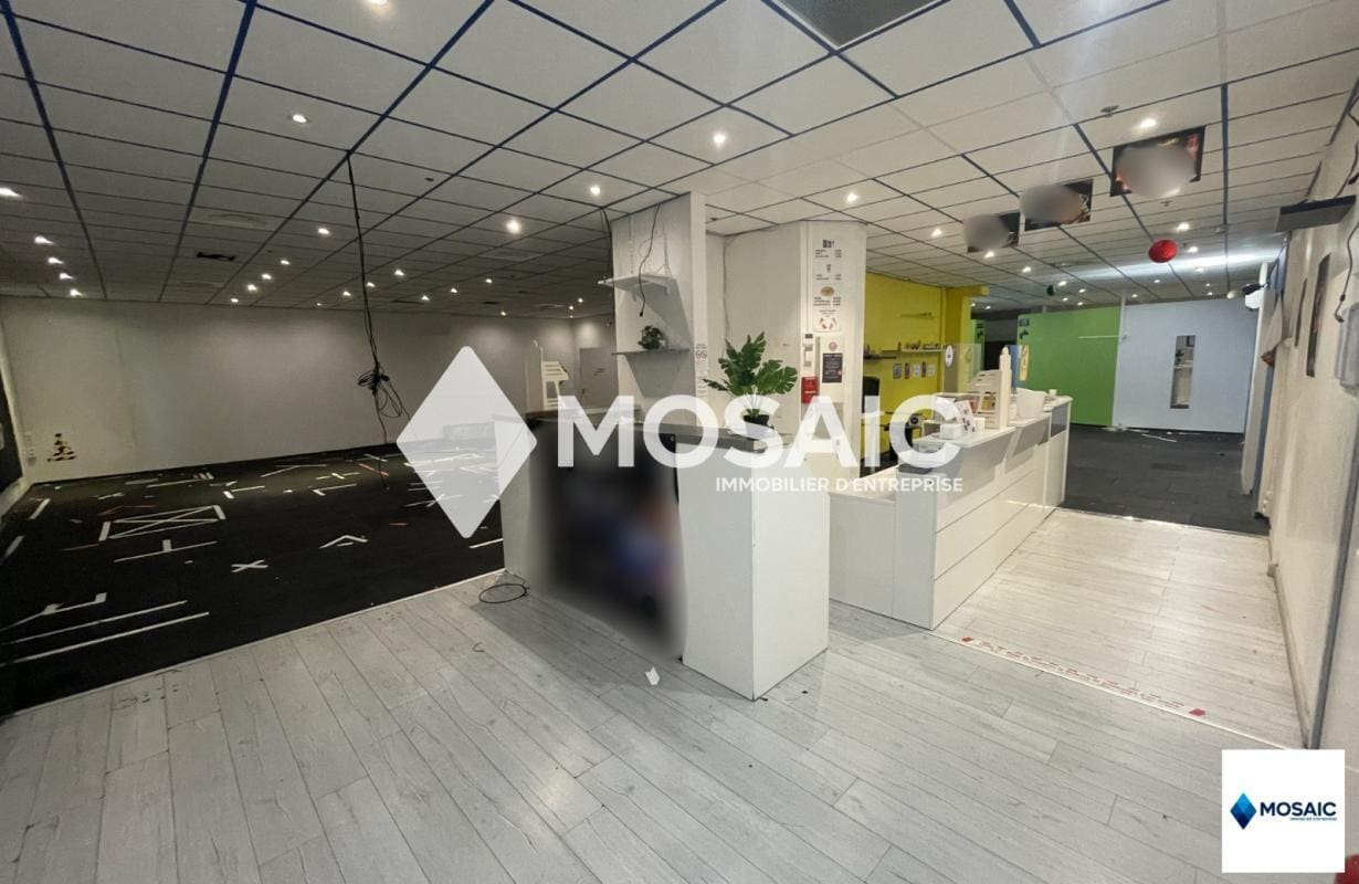 Local commercial dans Villeneuve-Loubet à louer Photo de l’immeuble– Image 1 sur 19