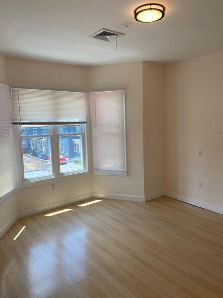 1349 Centre St, Newton, MA à louer - Photo de l’immeuble – Image 3 sur 10