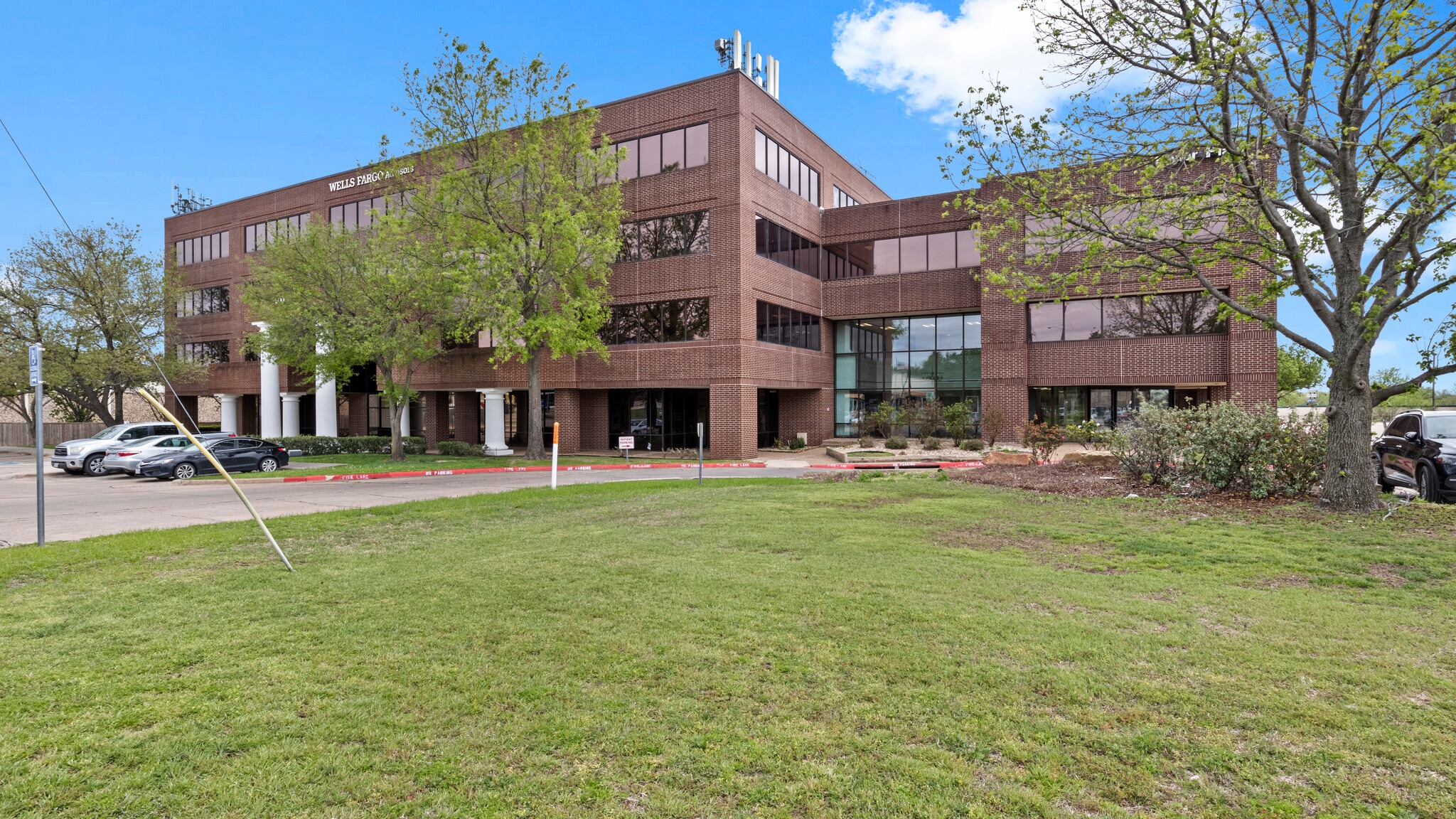 600 E Taylor St, Sherman, TX à louer Photo de l’immeuble– Image 1 sur 3