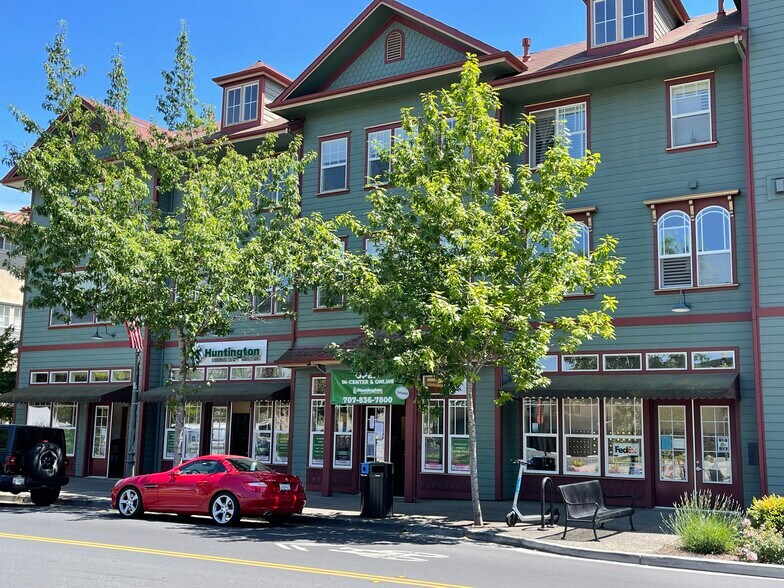 220-220 Windsor River Rd, Windsor, CA à louer - Photo de l’immeuble – Image 3 sur 4