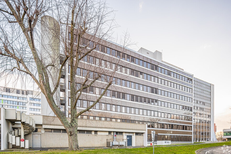 3 Avenue Du Centre, Guyancourt à louer - Photo de l’immeuble – Image 2 sur 2