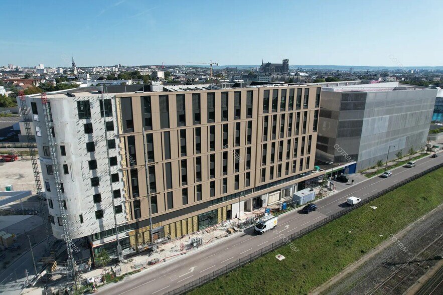 Local commercial dans Reims à louer - Photo de l’immeuble – Image 2 sur 5