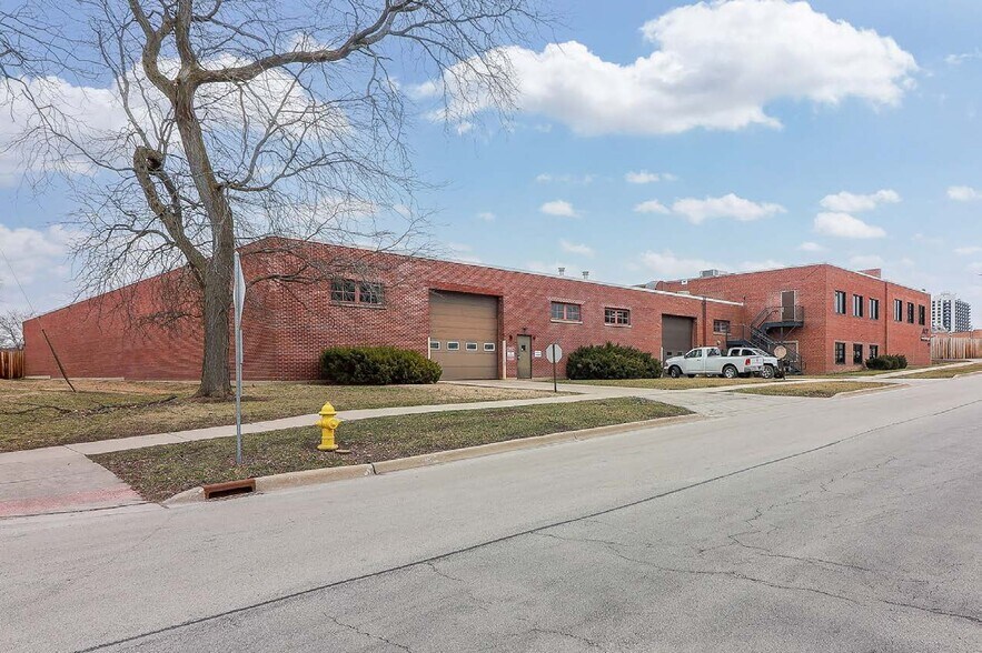 929 Childs St, Wheaton, IL à louer - Photo principale – Image 1 sur 10