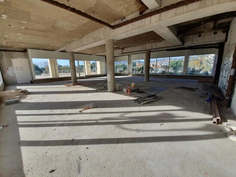Local commercial dans JUAN-LES-PINS à louer - Photo de l’immeuble – Image 1 sur 5