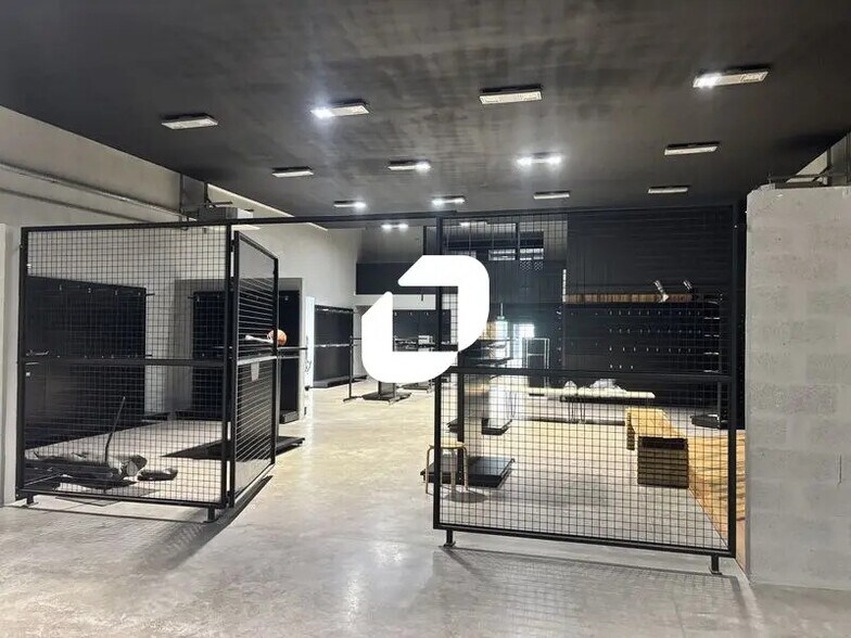 Local commercial dans Bordeaux à louer - Photo de l’immeuble – Image 3 sur 14