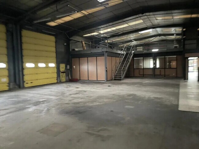 Plus de détails pour Local commercial, Local d'activités à louer