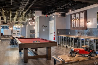 10 Kingsbridge Rd, Fairfield, NJ à louer Photo de l’immeuble– Image 1 sur 5