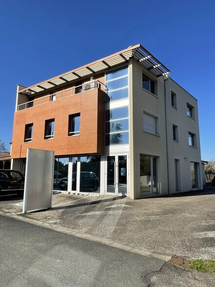 37 Avenue Du 8 Mai 1945, Toulenne à vendre - Photo de l’immeuble – Image 2 sur 23