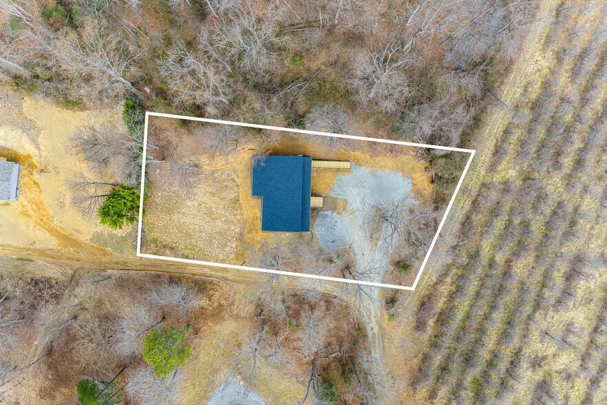 153 Hackleburg Ln, Hendersonville, NC à vendre - Photo de l’immeuble – Image 2 sur 29