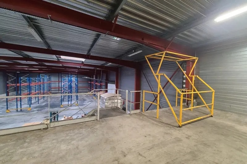 Local d’activités dans Narbonne à louer - Photo de l’immeuble – Image 2 sur 7