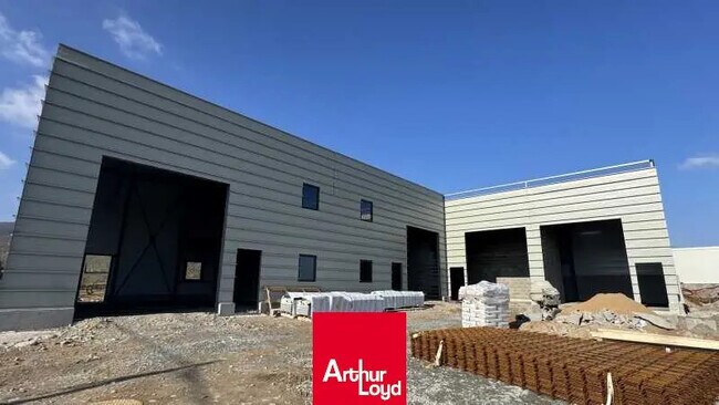 Plus de détails pour Local d’activités à vendre