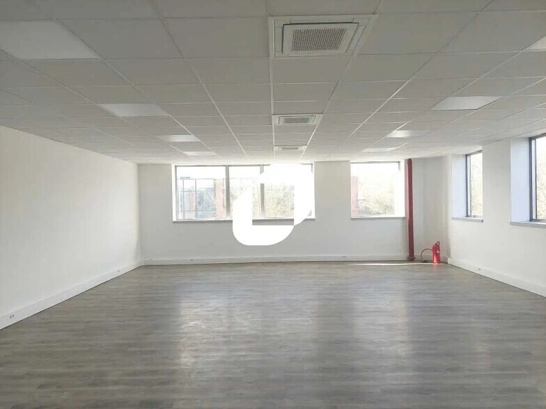 130 H Avenue Joseph Kessel, Voisins-le-Bretonneux à louer - Photo de l’immeuble – Image 2 sur 13