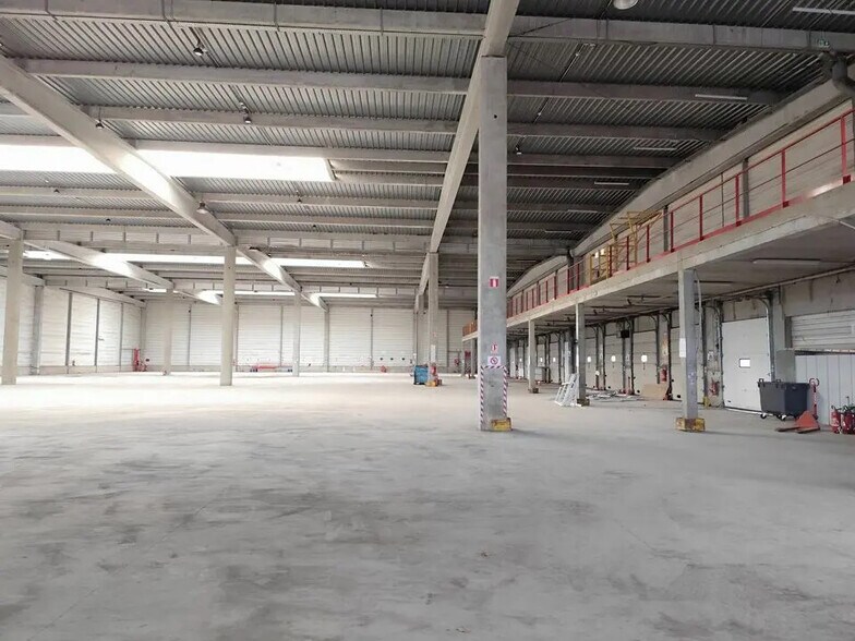 Bureau dans Maurepas à louer - Photo de l’immeuble – Image 3 sur 6