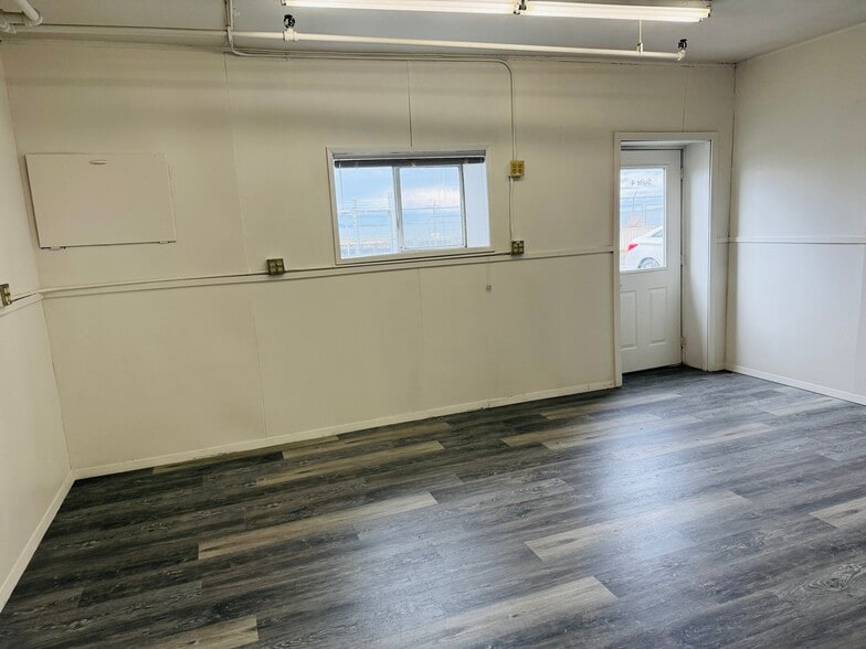 202 N Cedar St, Port Angeles, WA à louer - Photo intérieure – Image 3 sur 8