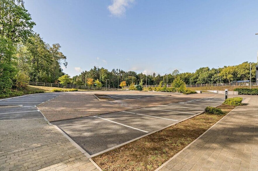 M36 Tower Rd, Stone à louer - Photo de l’immeuble – Image 3 sur 34