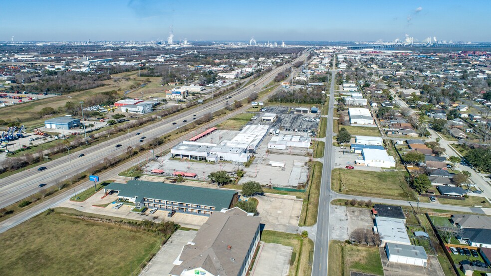621 State Highway 146, La Porte, TX à louer - Photo de l’immeuble – Image 3 sur 3