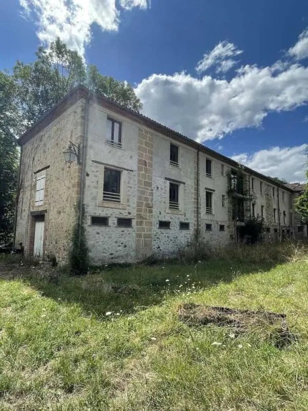 Local d’activités dans Foix à louer Photo de l’immeuble– Image 1 sur 4