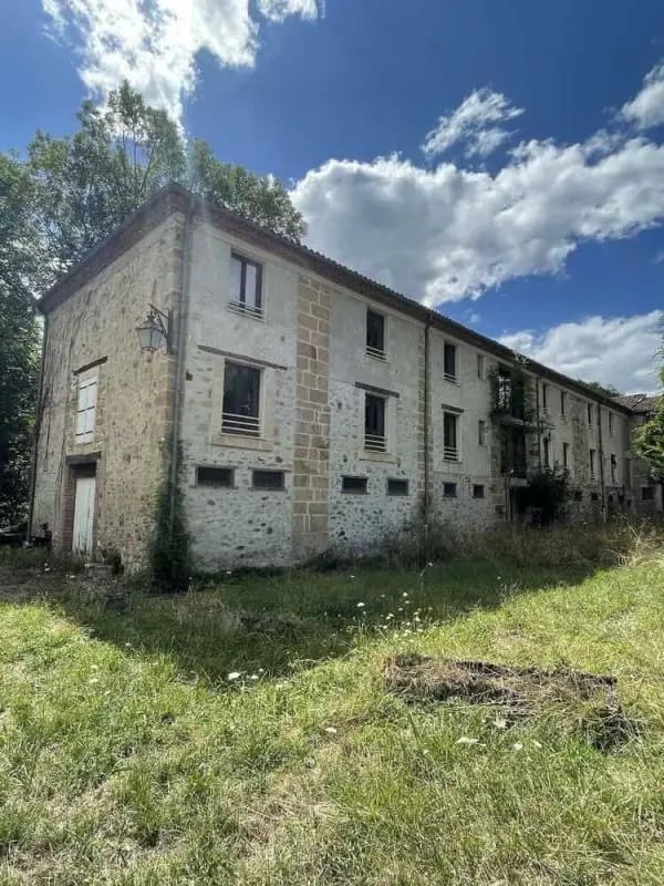 Plus de détails pour Local d'activités à louer