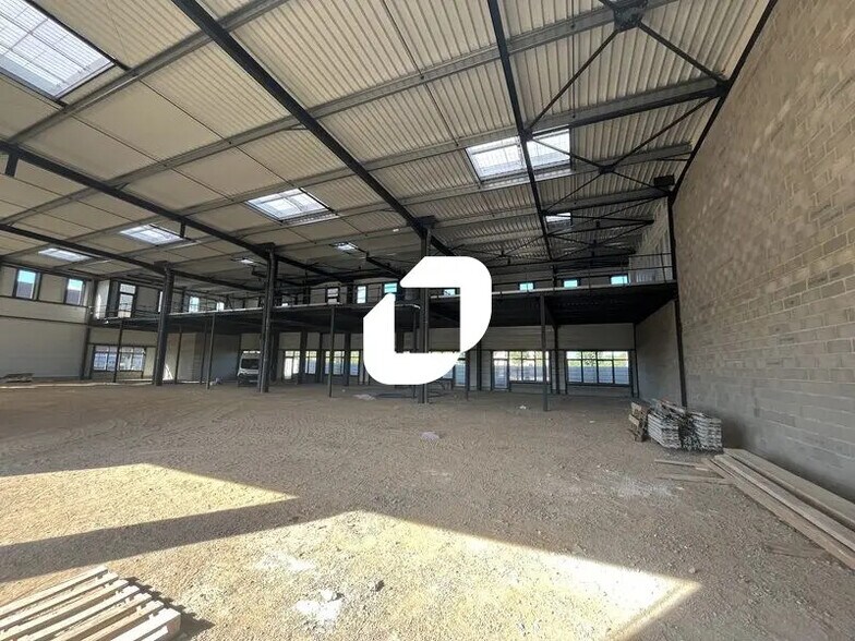 Local d'activités dans Buchelay à vendre - Photo de l’immeuble – Image 3 sur 9