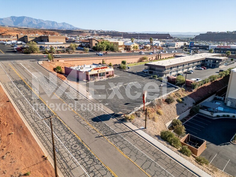 212 N 900 E, St George, UT à vendre - Photo de l’immeuble – Image 3 sur 5