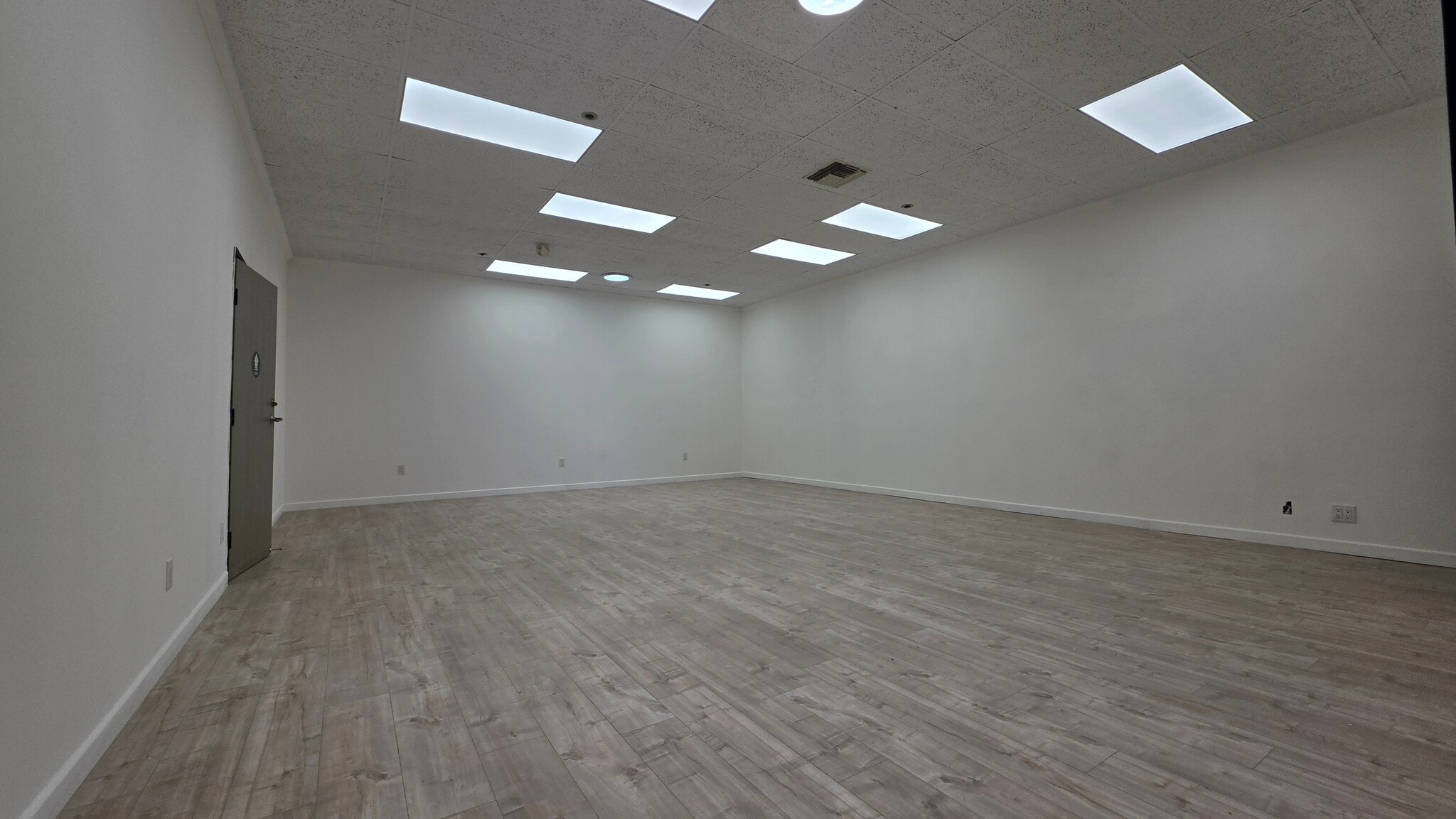 4711 Oakwood Ave, Los Angeles, CA à louer Photo intérieure– Image 1 sur 7