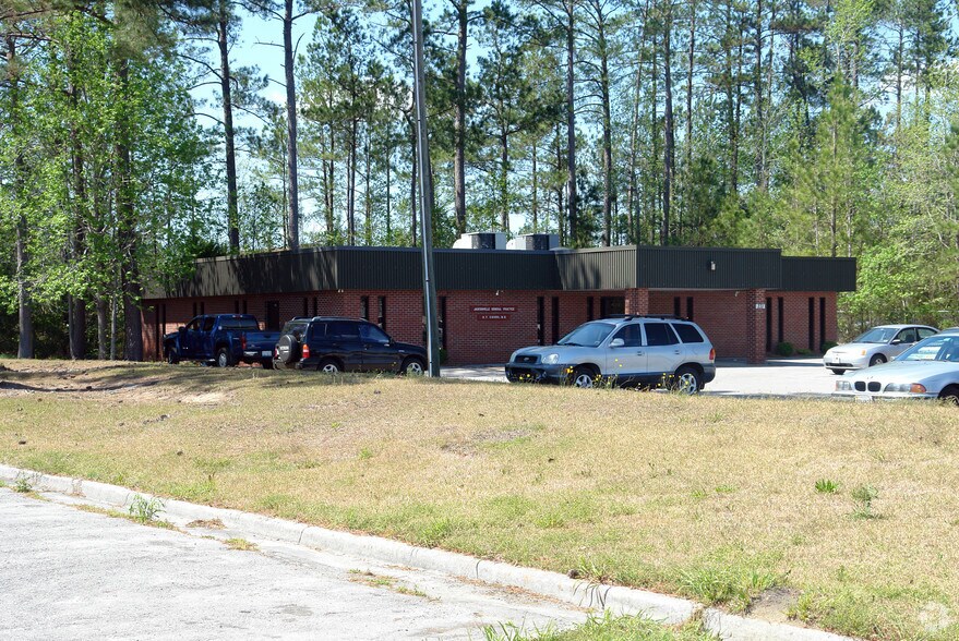 231 Memorial Dr, Jacksonville, NC à vendre - Photo principale – Image 1 sur 80