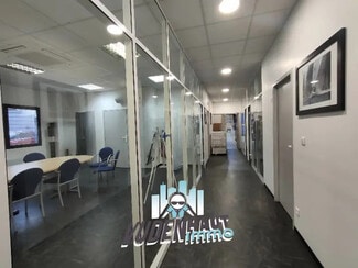 Plus de détails pour Local d'activités à louer