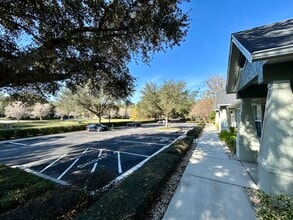 30 Windsormere Way, Oviedo, FL à louer Photo de l’immeuble– Image 2 sur 17