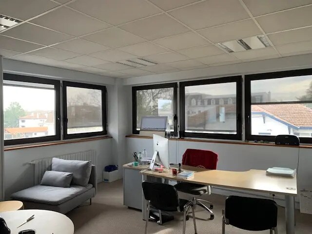 Bureau dans Bayonne à louer - Photo de l’immeuble – Image 3 sur 9