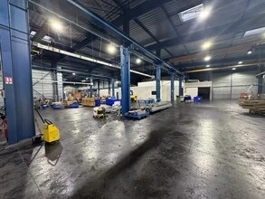 Local d’activités dans Jouy-le-Moutier à louer Photo intérieure– Image 1 sur 10