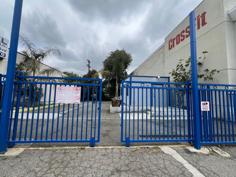 11571 Ventura Blvd, Studio City, CA à louer - Photo de l’immeuble – Image 2 sur 15