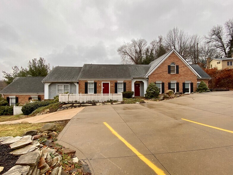 541 West Ave, Tallmadge, OH à louer - Photo principale – Image 1 sur 6