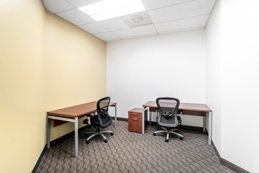 6 Centerpointe Dr, La Palma, CA à louer - Photo intérieure – Image 3 sur 17