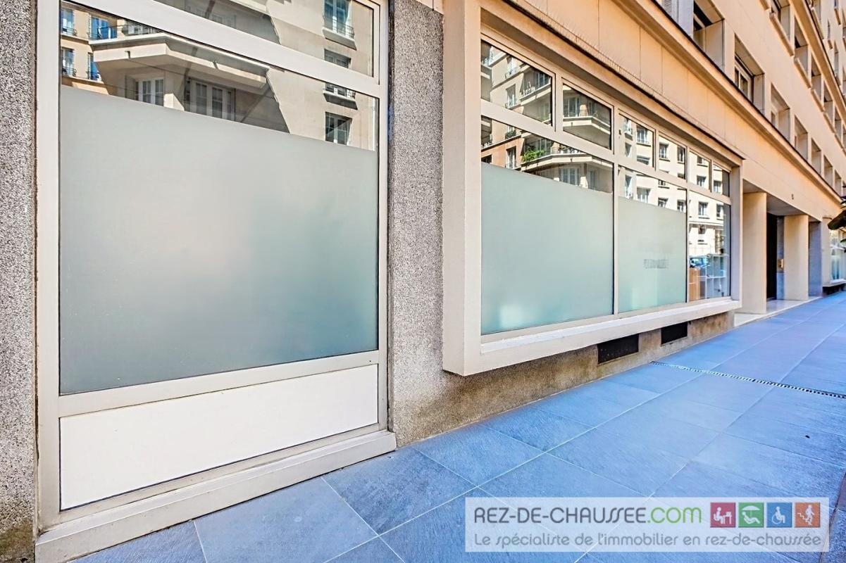 Local commercial dans Paris à vendre Photo de l’immeuble– Image 1 sur 11