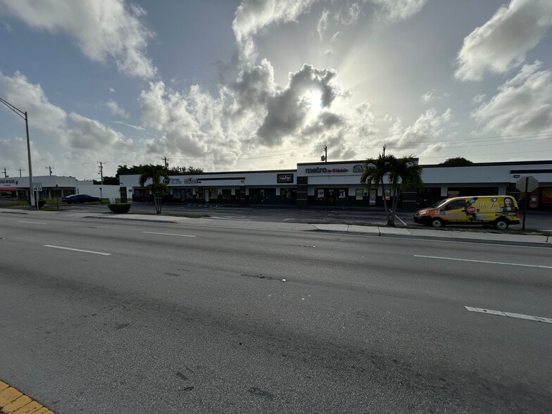 10815 NW 27th Ave, Miami, FL à louer - Photo de l’immeuble – Image 3 sur 6