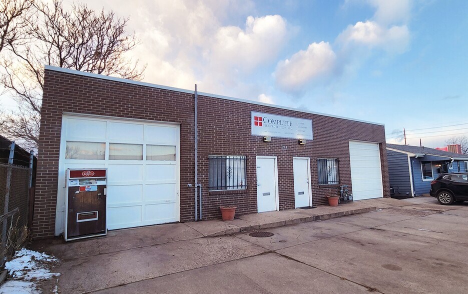 2111 S Jason St, Denver, CO à louer - Photo de l’immeuble – Image 3 sur 26