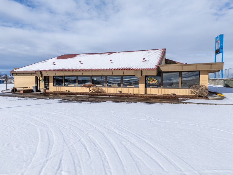 319 SE Nye Ave, Pendleton, OR à louer - Photo de l’immeuble – Image 1 sur 11