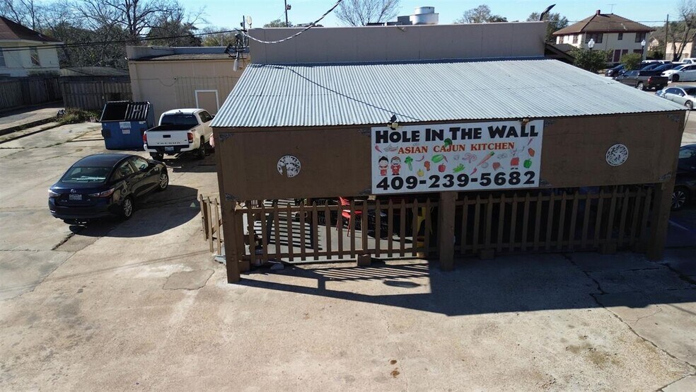 2305 Calder Ave, Beaumont, TX à louer - Photo de l’immeuble – Image 3 sur 17