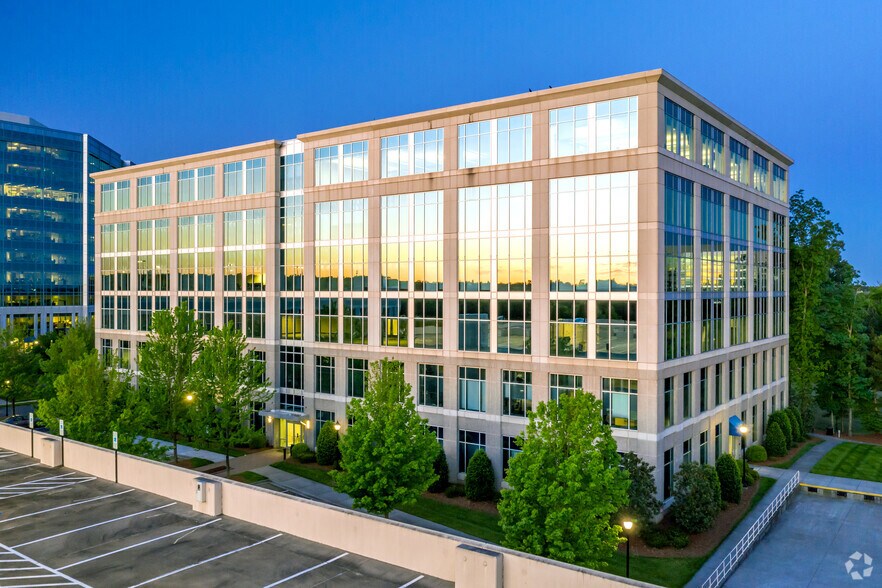 11405 N Community House Rd, Charlotte, NC à louer - Photo principale – Image 1 sur 8